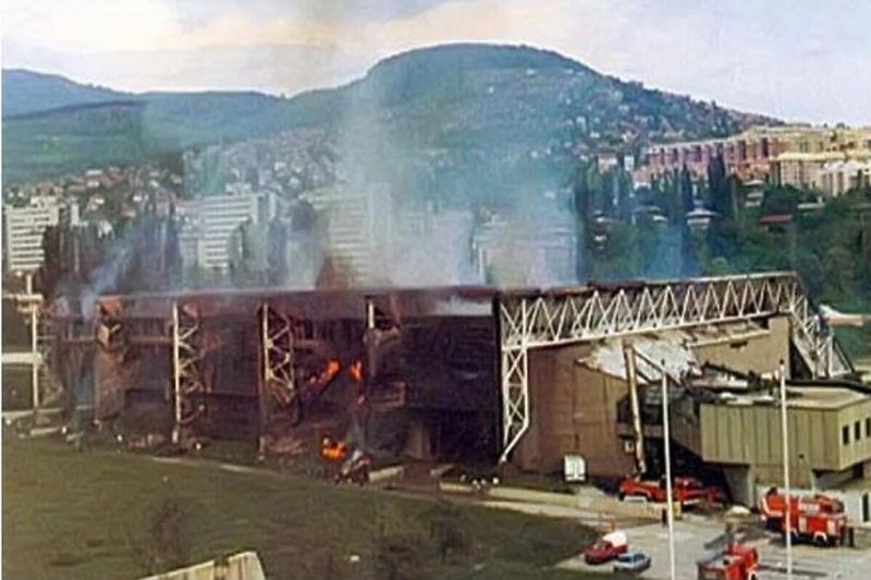 Srpski agresori spalili Zetru, dvoranu koju je otvorio i obnovio Samaranch