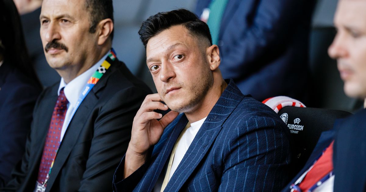 Mesut Ozil zvanično ušao u politiku