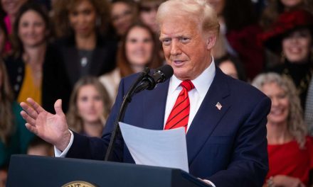 SAMO AMERIKANCIMA: Trump čestitao muslimanima početak ramazana