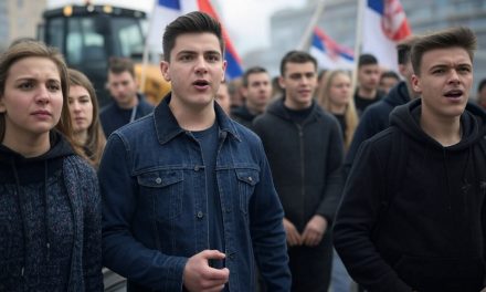 Čega se Vučić boji: Šta znači izraz ‘obojena revolucija’