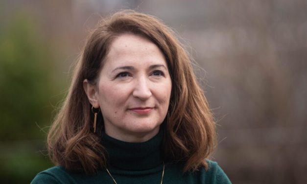 Od izbjeglice do akademskih visina: Za ogroman uspjeh u nauci Mirelu Delibegović odlikovao kralj Charles