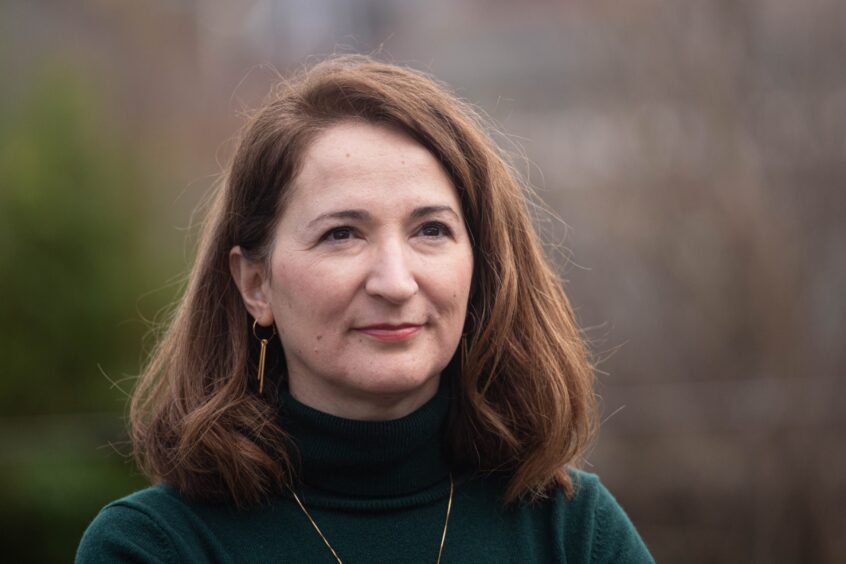 Od izbjeglice do akademskih visina: Za ogroman uspjeh u nauci Mirelu Delibegović odlikovao kralj Charles