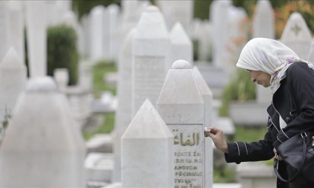 Alija Izetbegović na prvom obilježavanju Dana šehida 1995. godine