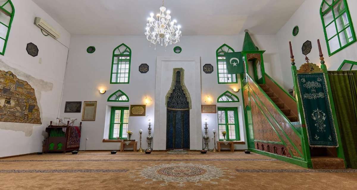 Hadži Mustafa Faginović slikar je čija djela krase i sarajevske mahalske džamije kao i Sultan Ahmetovu džamiju