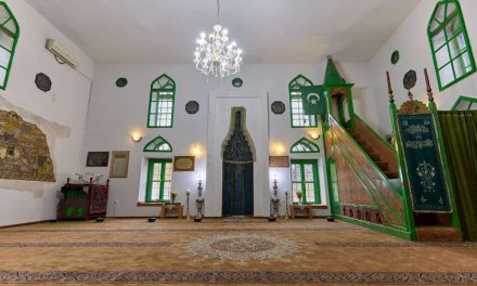 Hadži Mustafa Faginović slikar je čija djela krase i sarajevske mahalske džamije kao i Sultan Ahmetovu džamiju