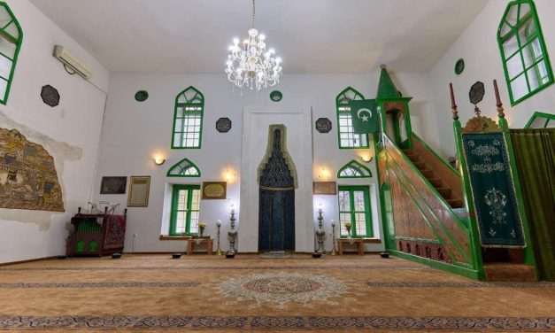 Hadži Mustafa Faginović slikar je čija djela krase i sarajevske mahalske džamije kao i Sultan Ahmetovu džamiju