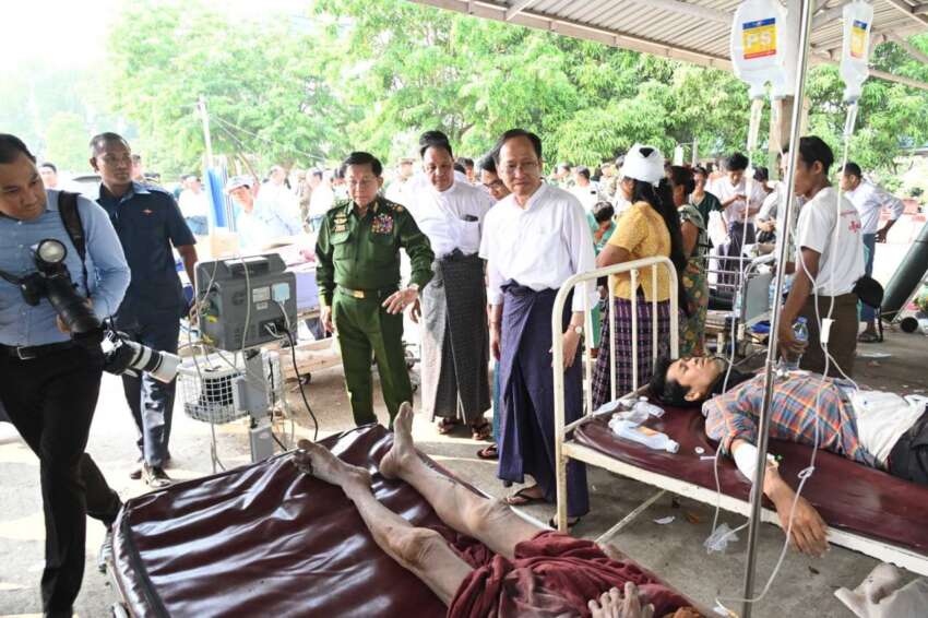 Najmanje 20 osoba je poginulo kada je potres pogodio džamiju Shwe Pho Shing tokom džuma-namaza