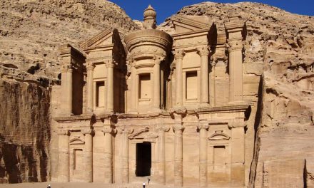 Petra, čudesni grad uklesan u stijeni