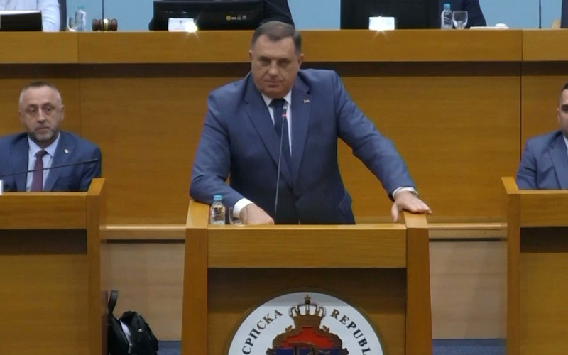 “RS je država srpskog naroda koja može ući u konfederaciju ili federaciju s drugim državama i ima svoju vojsku”