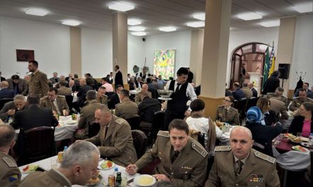 Održan tradicionalni iftar vojnog muftije Hadžića