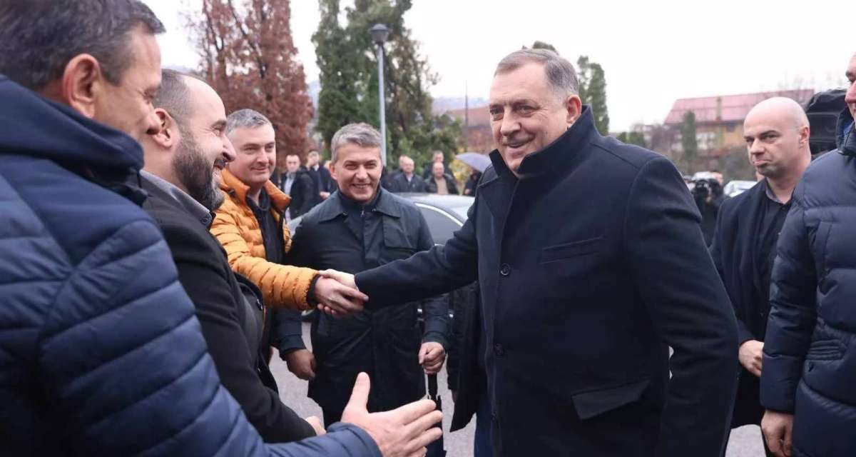 Bosanske vlasti kažu da čuvaju mir i stežu obruč oko Dodika, a on dovršava secesiju bez otpora