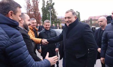 Bosanske vlasti kažu da čuvaju mir i stežu obruč oko Dodika, a on dovršava secesiju bez otpora