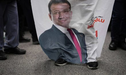 Imamoğlu ostaje u pritvoru, a njegove pristalice na ulicama