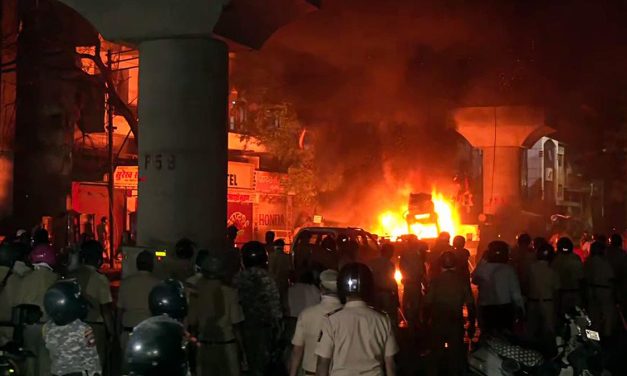 Poziv na rušenje mezara muslimanskog vladara izazvao nasilne incidente