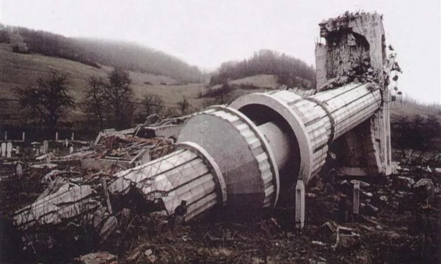 Sve što je imalo veze s islamom paljeno je i uništavano