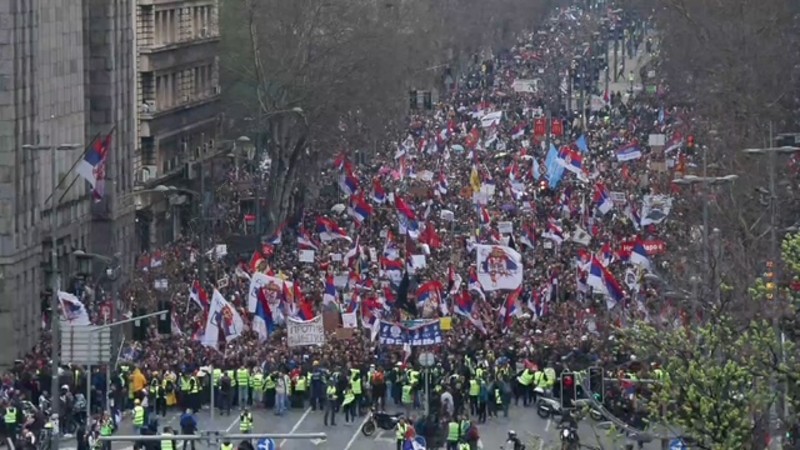 Pumpaju: Masovni protest u Beogradu, hiljade na ulicama