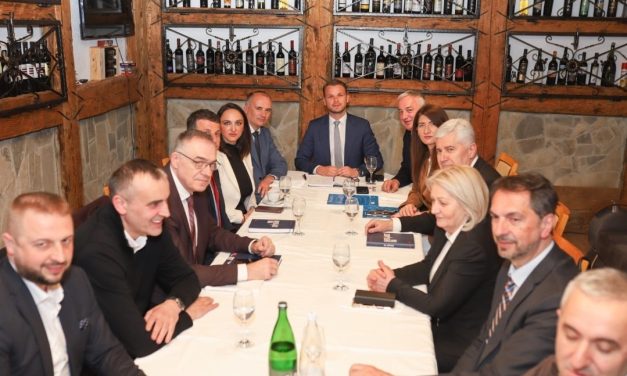 Martovske ide: Puca li zaista savez Čovića i Dodika?