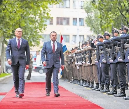 Hrvatska u vojnom savezu s Kosovom i Albanijom