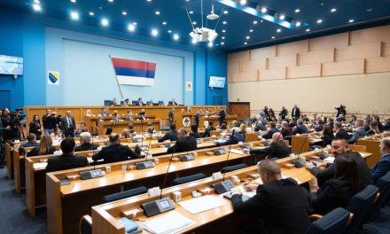 Stevandić izbacuje poslanike koji mu se protive