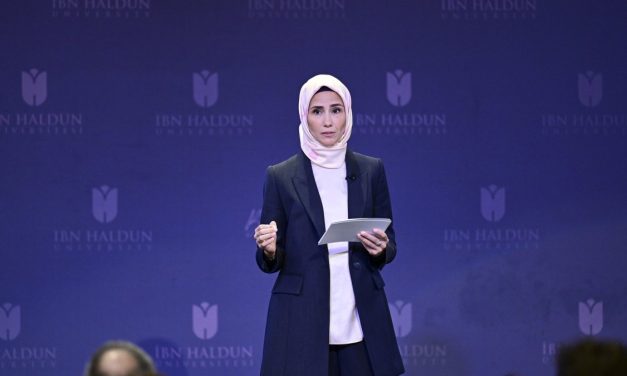 Supruga jednog od najmoćnIjih i kćerka najmoćnijeg Turčina žali se na diskriminaciju žena pod hidžabom