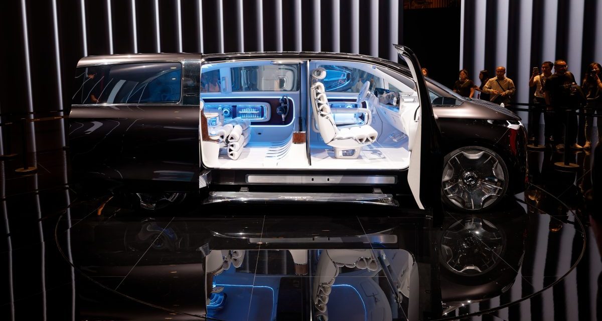 Auto mora imati veliki ekran, masažna sjedišta i bilo bi dobro da leti