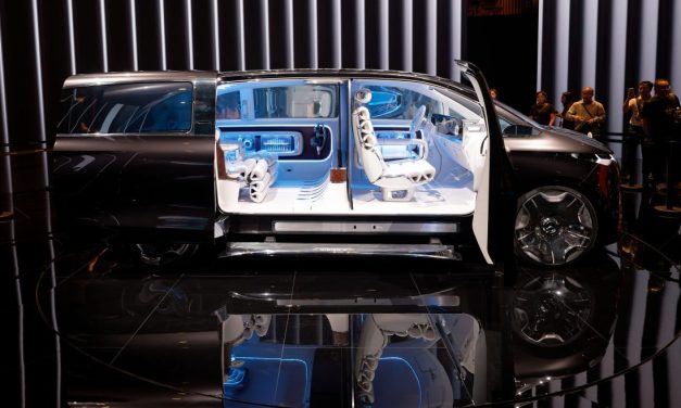 Auto mora imati veliki ekran, masažna sjedišta i bilo bi dobro da leti