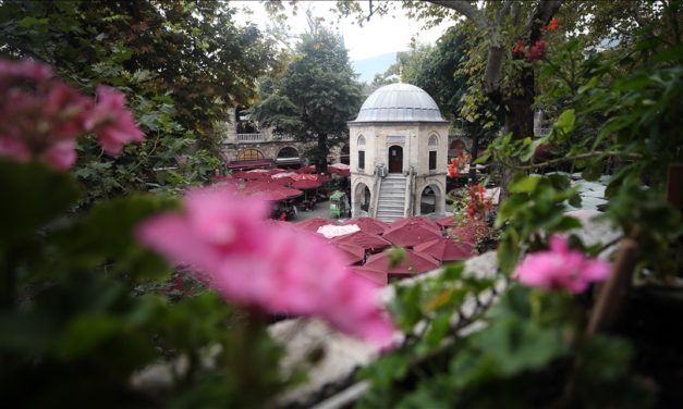 Paviljon mesdžid u Koza hanu pet stoljeća služi trgovcima za obavljanje molitve