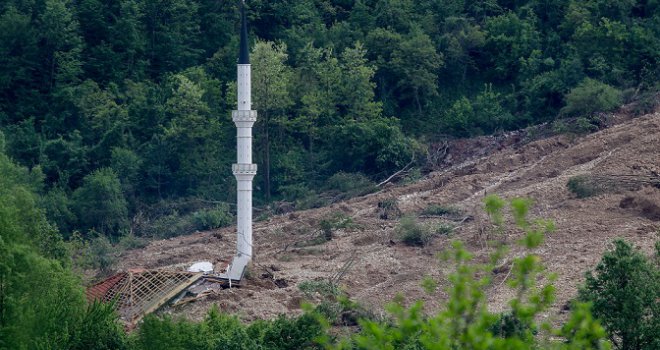 Munara više nije sama