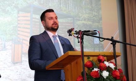 Tri zastave i jedna Hodžićeva poruka: Vojnić kao ogledalo ideje Bosne