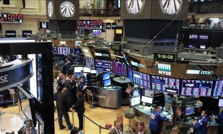 Dolar pada, a kompanije gube milijarde dolara zbog carinskog haosa