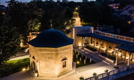 Vjeruje se da je sultan lično nosio Gül Babino tijelo