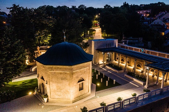 Vjeruje se da je sultan lično nosio Gül Babino tijelo