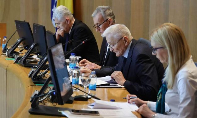 Izborni zakon i smjena SNSD-ovih ministara na dnevnom redu, i ključno pitanje – ko će prvi napustiti sjednicu
