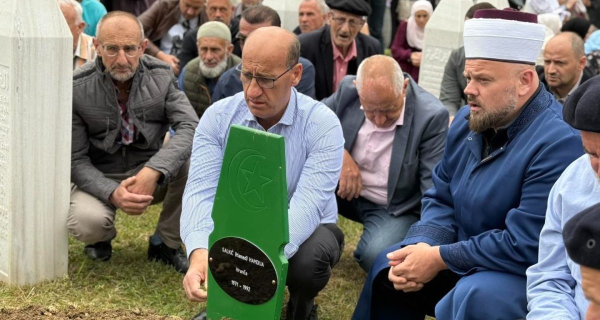 Komšije zločinci: Bratuncem i danas slobodno šetaju oni koji su mučili i ubijali Bošnjake u logorima