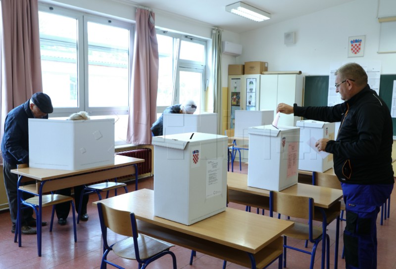 Prvi birači već su odabrali na lokalnim izborima