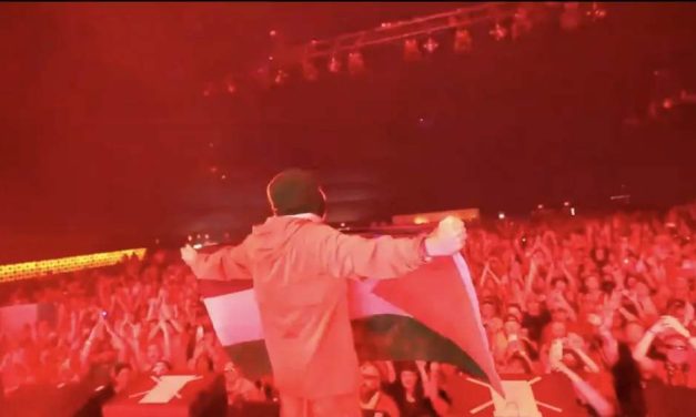 Irski hip-hop bend Kneecap meta je cionista zbog javne podrške Palestincima na svojim nastupima