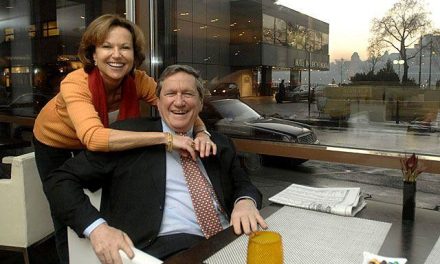 Supruga Richarda Holbrookea: Imala sam samo jedan zadatak, da Izetbegović i Milošević progovore