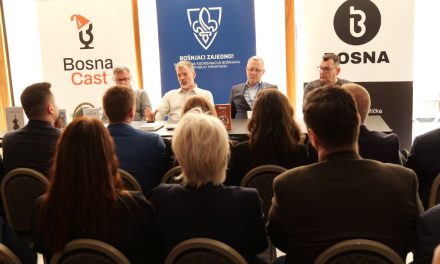 Panel o izdavaštvu i medijima: Bošnjački identitet se ne čuva lajkovima, već knjigom i odgovornim sadržajem