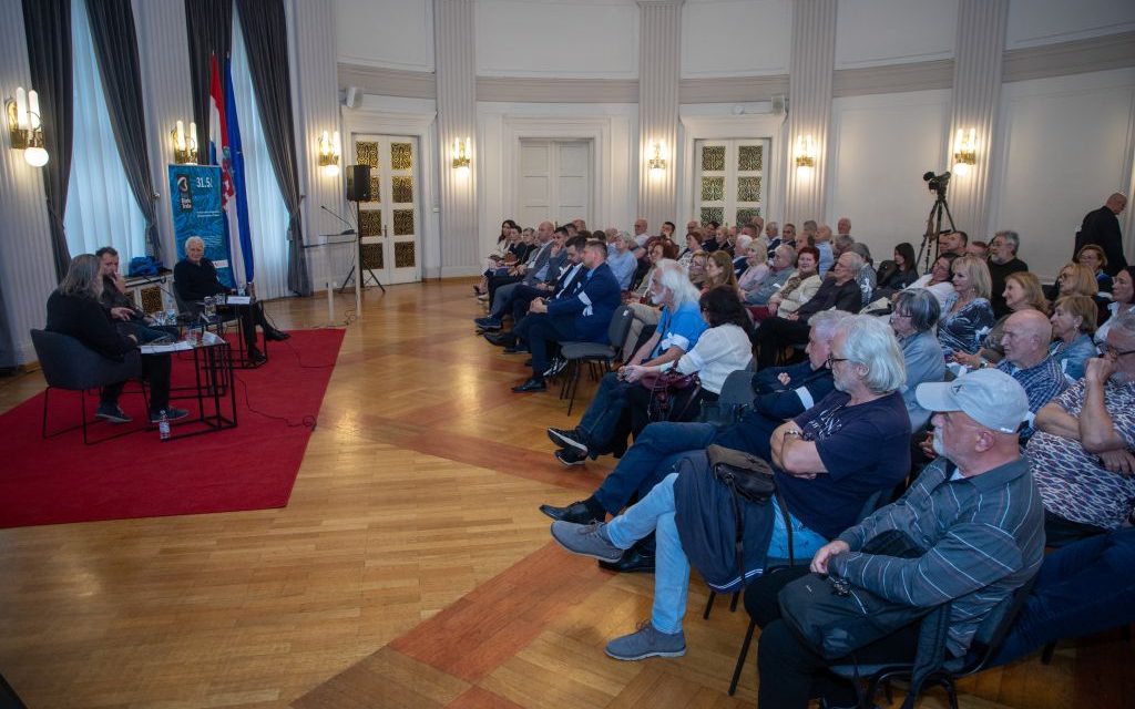 „Žuta kabanica“ Dragana Bursaća u Zagrebu: I u Prijedoru je bio genocid!