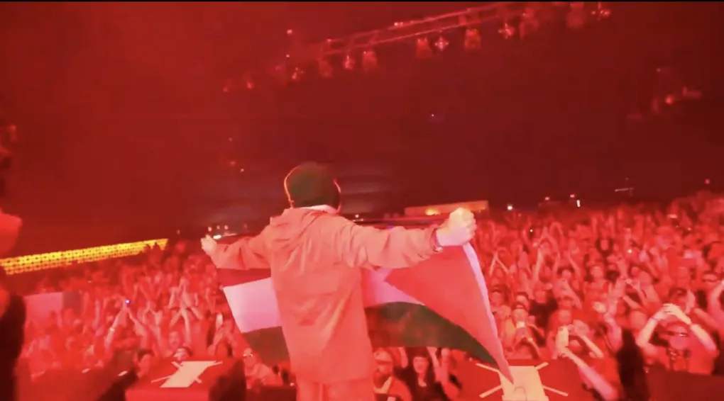 Irski hip-hop bend Kneecap meta je cionista zbog javne podrške Palestincima na svojim nastupima