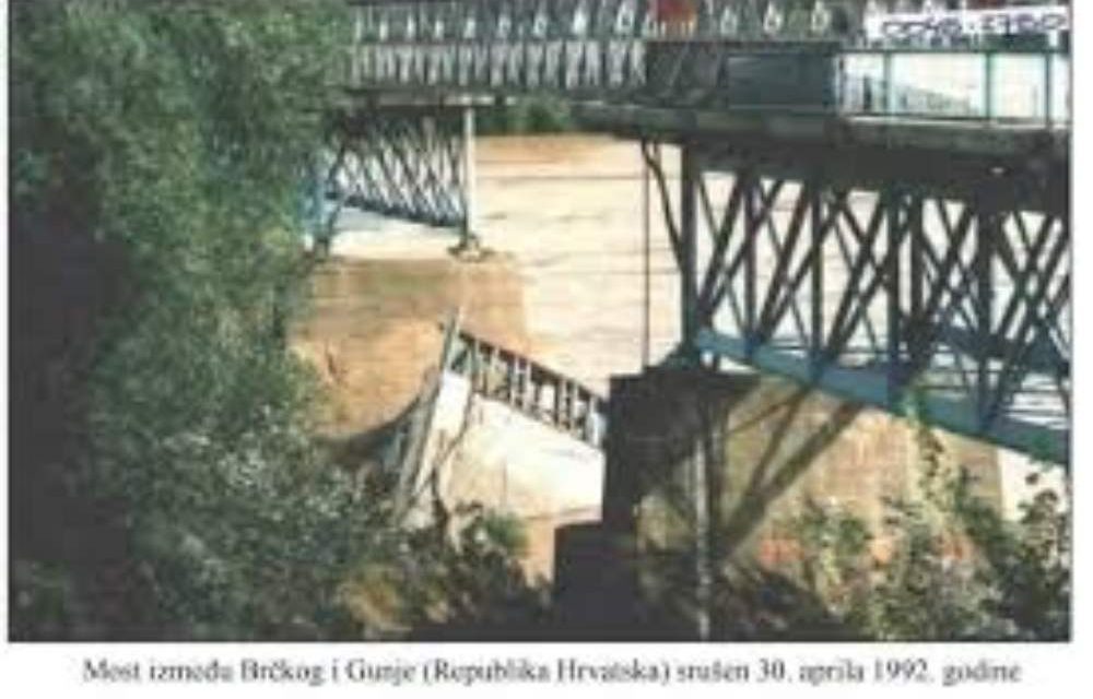 Rat je počeo rušenjem mostova na Savi