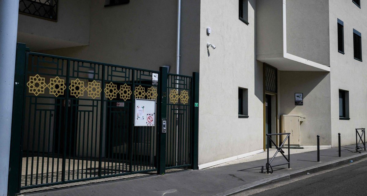 Nepoznata osoba u Lyonu ukrala Kur'an iz džamije i zapalila ga u džamijskim prostorijama