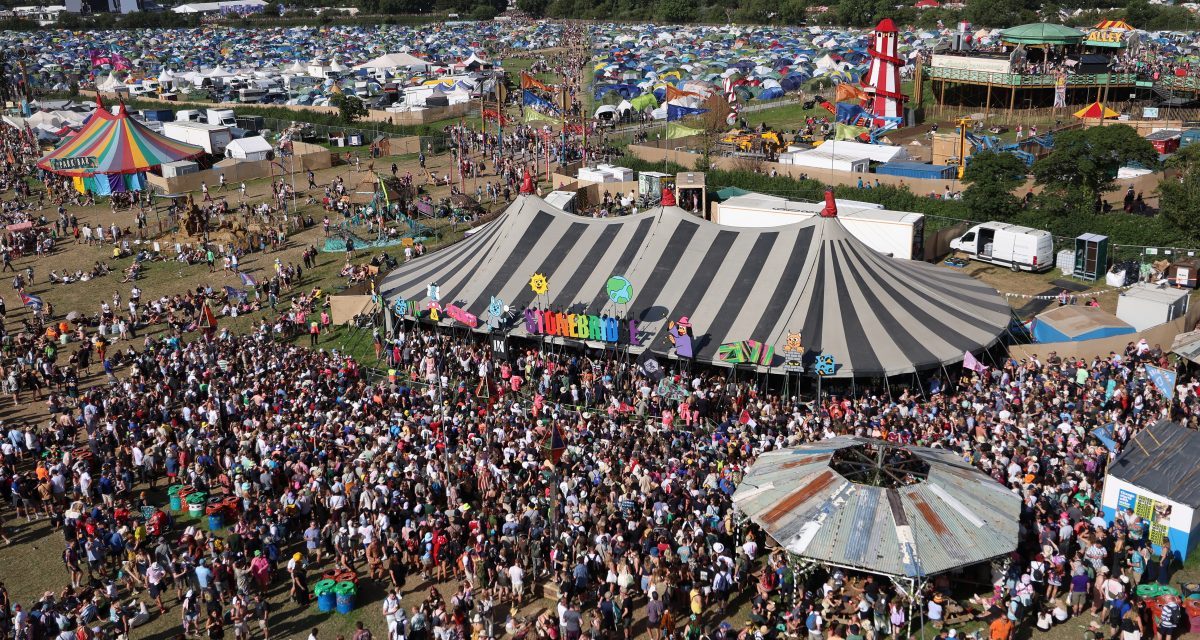 Bob Vylan i Kneecap na Glastonburyju uzdrmali BBC i britansku vladu