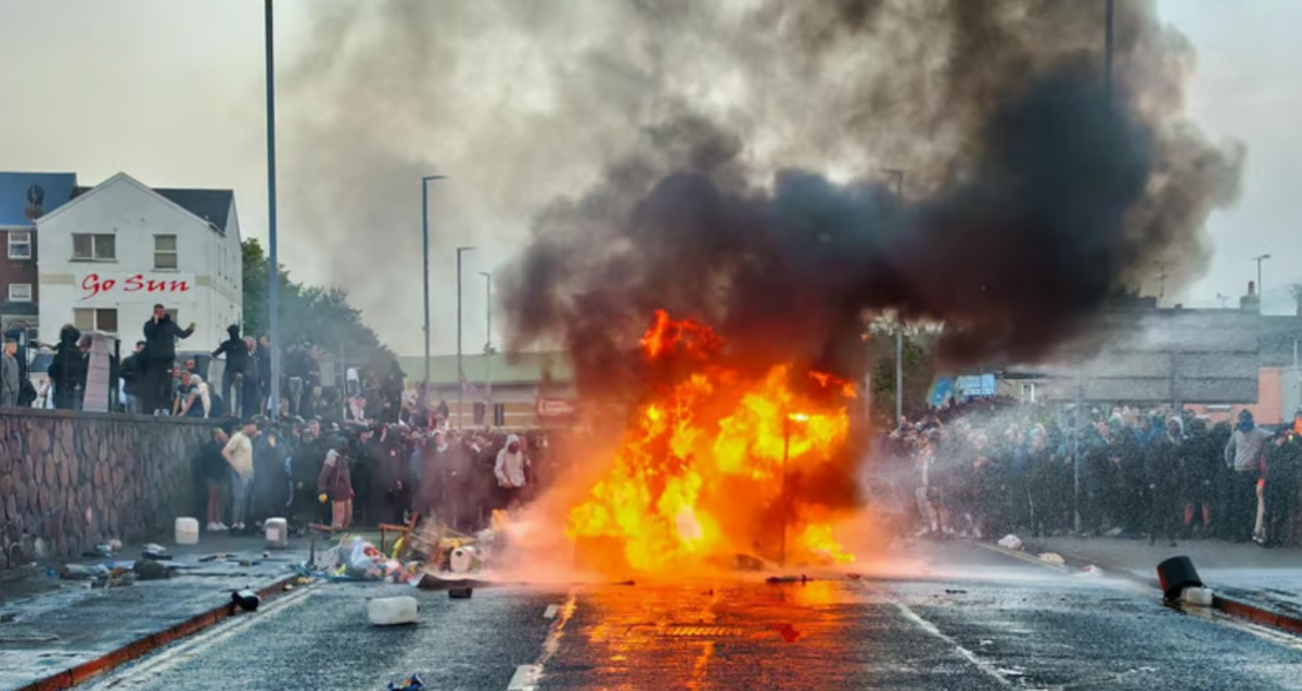 Bijelci protiv stranaca: Rasistički nemiri u Sjevernoj Irskoj