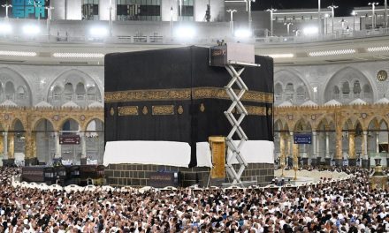 U novu godinu Kaba ulazi sa novim pokrivačem