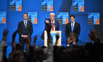 Trump tvrdi da je zaustavio Srbiju u njenom ratnom pohodu, ali nije rekao koga je Srbija trebala napasti