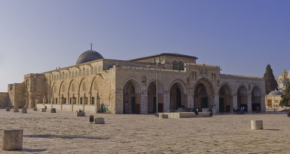Izrael zabranio hiljadama Palestinaca da klanjaju džuma-namaz