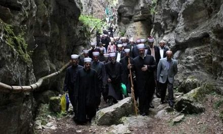 Jesu li Ajvaz-dedo i Hasan Kafija Pruščak ista osoba?