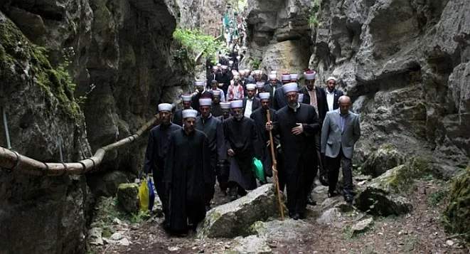Jesu li Ajvaz-dedo i Hasan Kafija Pruščak ista osoba?