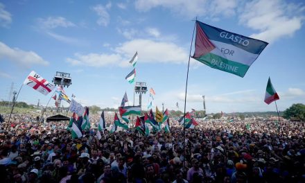 Izvođači i publika na Glastonburyju izvikivali “Smrt IDF-u”, policija pokreće istragu